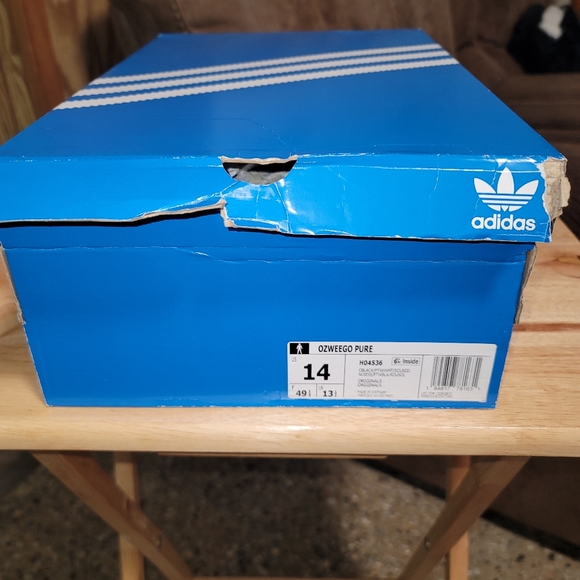 Athletic_Shoes